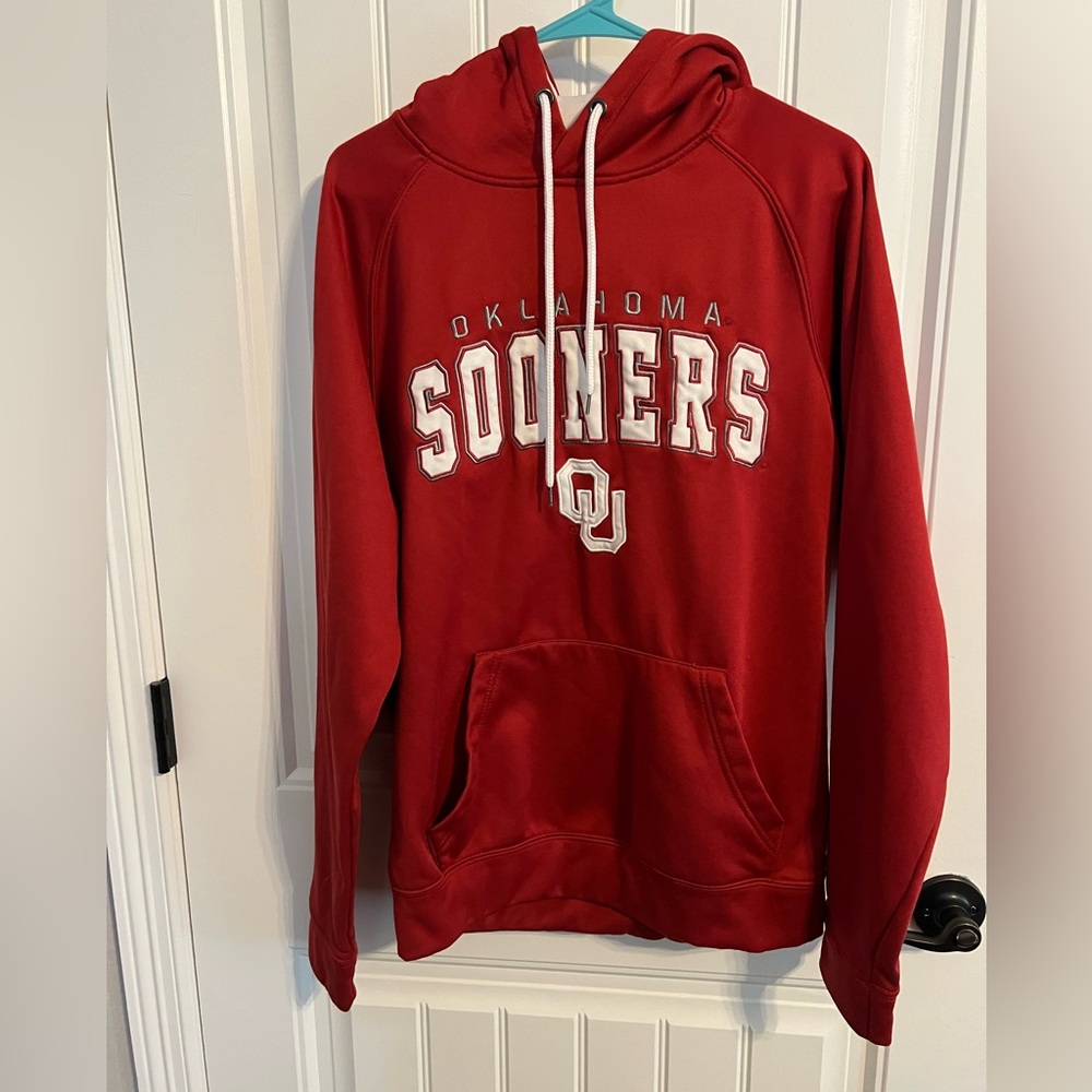 #5849. Oklahoma Sooners Men's Red Hoodie w/Kangaroo Pouch. Size M